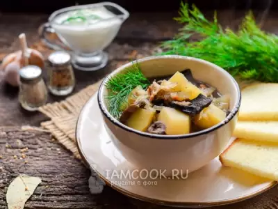 Картофельный суп с беконом и сушеными грибами