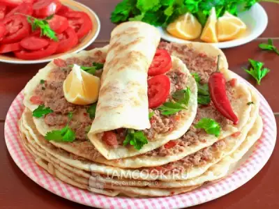 Турецкая пицца Лахмаджун