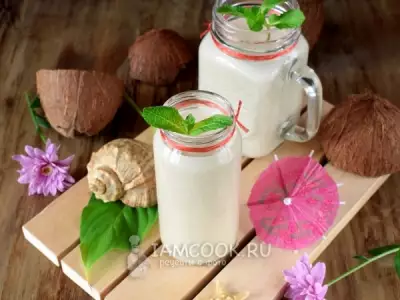 Тропический смузи с кокосовым молоком