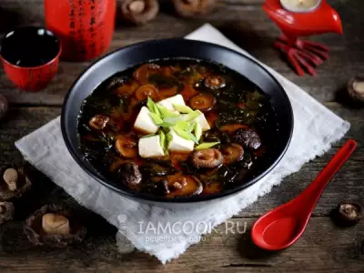Мисо суп с водорослями вакаме и тофу