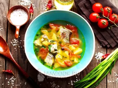 Рыбный суп из толстолобика с помидорами