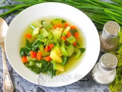 Овощной суп с сельдереем и шпинатом