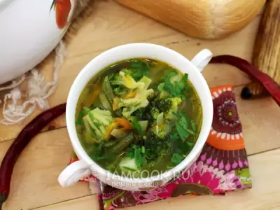 Овощной суп с консервированным зеленым горошком