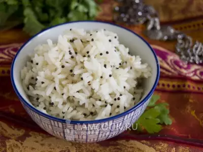 Рассыпчатый рис с семенами черной горчицы