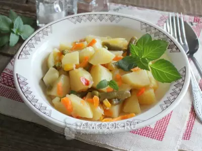 Тушеная картошка с овощами в мультиварке
