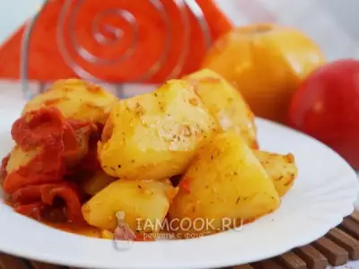 Картошка в мультиварке с луком и помидорами