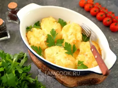 Мятый картофель с маслом и сыром в духовке