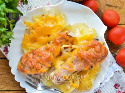 Картошка с голенями и сыром в духовке