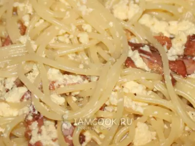 Спагетти карбонара со сливками и жареным беконом