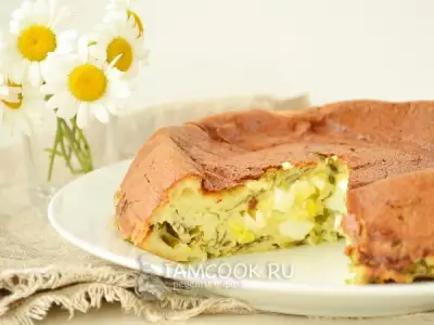 Заливной пирог с черемшой и яйцом