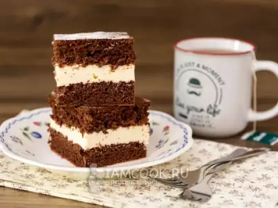 Шоколадный бисквитный пирог с творожным муссом