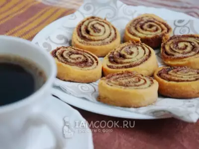 Творожное печенье-рулетики с какао и корицей