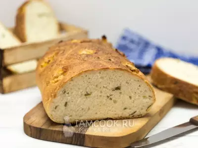 Постный хлеб с запеченным чесноком и зеленым луком
