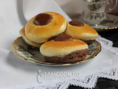 Булочки шоколадно ванильные в виде пончиков