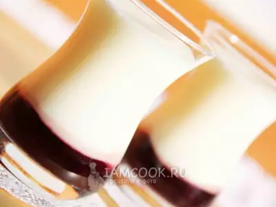 Молочный кисель с вишнёвым конфитюром