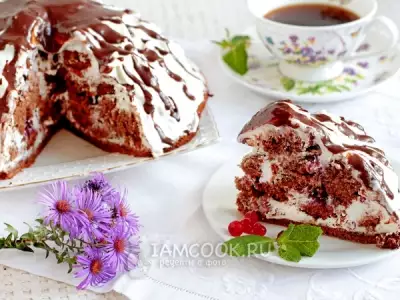 Бисквитный торт «Панчо» со сливочным кремом и ягодами