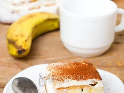 Торт с печеньем и бананами без выпечки