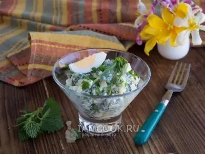 Салат из крапивы с яйцом