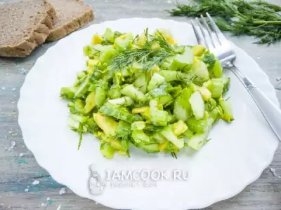 Салат с сельдереем и авокадо