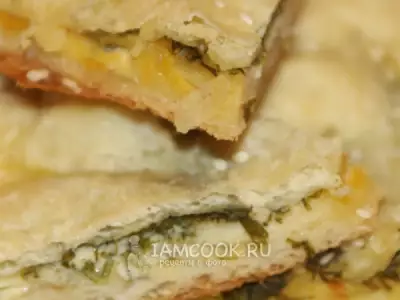 Луковый пирог из слоеного теста с сыром