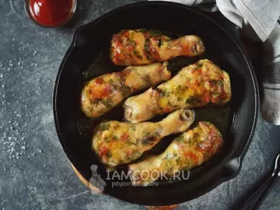 Куриные голени, фаршированные сыром и салями