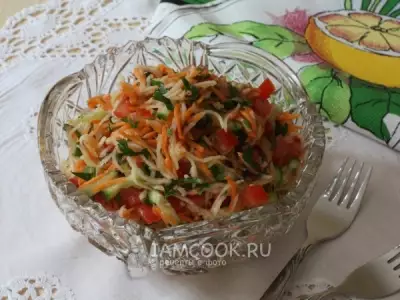 Салат с кольраби и морковью