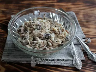 Салат из консервированного тунца с шампиньонами