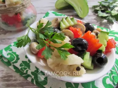 Овощной салат с грибами в маринаде