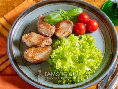 Зелёный салат со сметаной