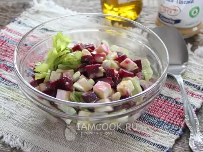 Салат из свёклы с сельдереем и адыгейским сыром