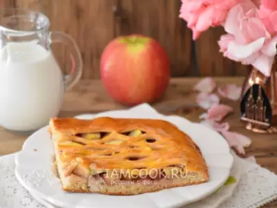 Пирог с яблоками и джемом