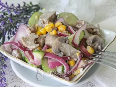 Салат с печенью и маринованными грибами