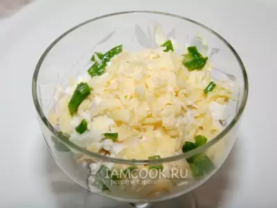 Салат из кальмаров с сыром
