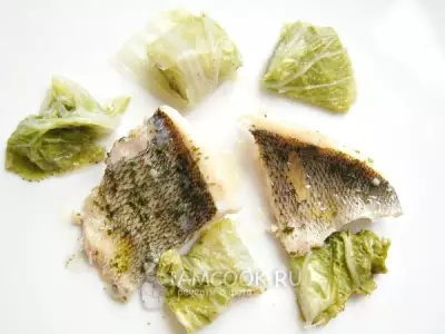 Паровая рыба с китайской капустой
