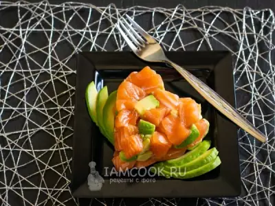Тартар из лосося с авокадо
