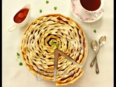 Пирог с яблочным вареньем