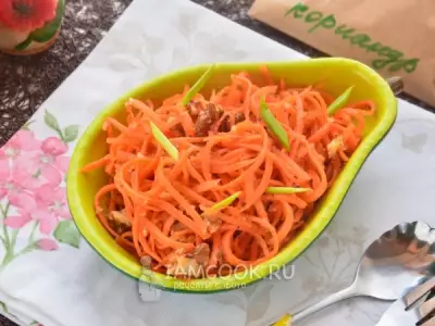 Салат с корейской морковью и грецкими орехами фото
