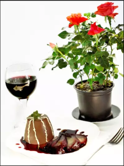 Шоколадная панна котта с грушами в красном вине