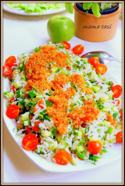 Салат с рисом, запечённым перцем и помидорной заправкой. кипрские гулянья