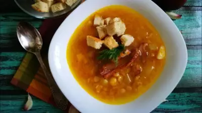 Гороховый суп с копченостями в мультиварке
