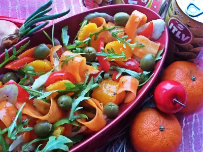 Морковный салат с оливками и рукколой