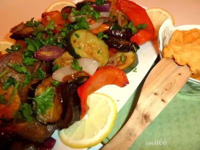 Ливанский салат грилованные овощи с заправкой из хумуса