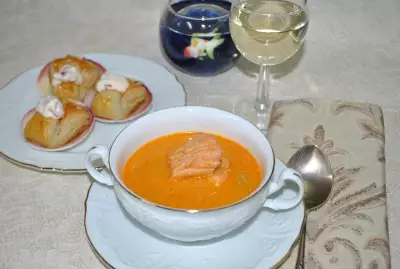Средиземноморский рыбный суп с соусом а-ля руй