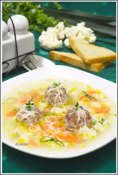 Суп овощной с фаршированными фрикадельками