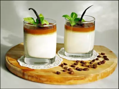 Кофейная панна-котта с карамельным соусом "тоффи" (рanna cotta).
