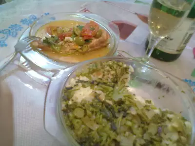Рыба с соусом из шампанского и оливок ароматный рис с брокколи