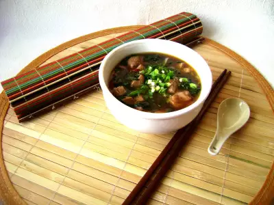 Суп по-китайски с курицей и тофу.