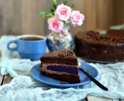 Шоколадный торт фиалка монмартра