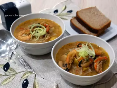 Средиземноморский суп с морепродуктами бобовыми и рисом