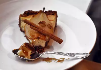 Имбирный чизкейк с яблочно-грушевой начинкой  с виноградом
